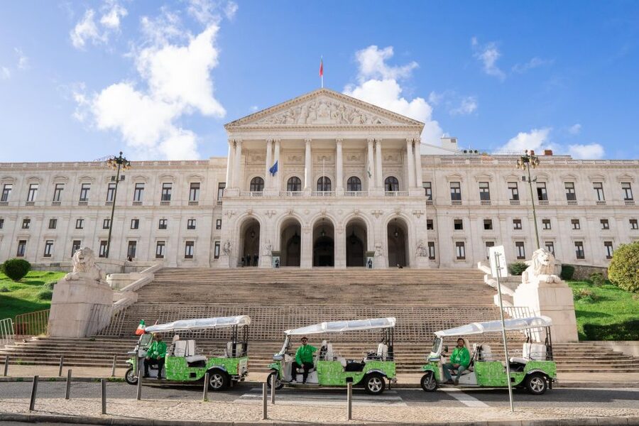 Tuk Tuk Lisbon: Lisbon Iconic Highlights 1.5-Hour - Price and value: what $56 gets you in Lisbon time