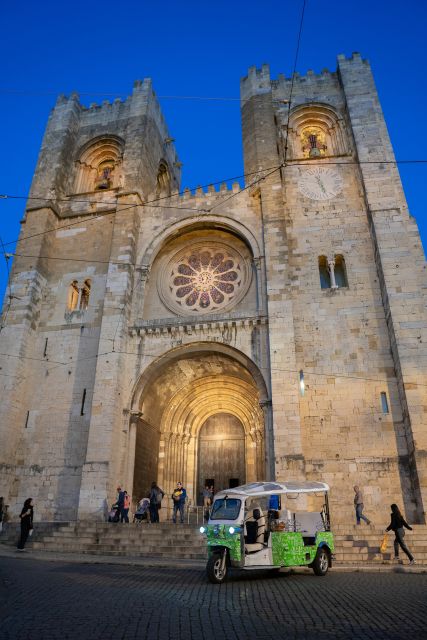 Tuk Tuk Lisbon: Old Lisbon 2-Hour - Getting picked up and staying comfortable (rain, cold, and noise)