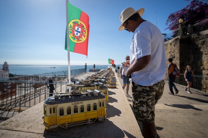 Tuk Tuk's Private Tourist Circuits in Lisbon - Smart logistics: meeting point, duration, and what to expect