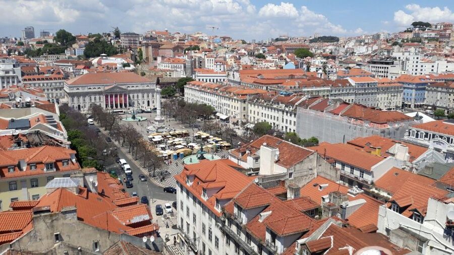 Tuk Tuk Tour historic central Lisbon - Baixa sightseeing from the tuk tuk window