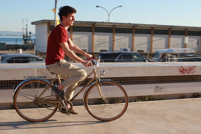 Vintage Bikes Tour - The bike path beside the river: why the route matters